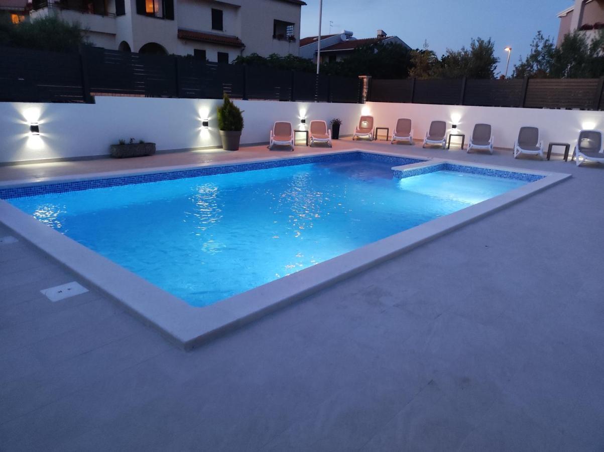 Viktor Rooms And Apartments Rovigno Esterno foto