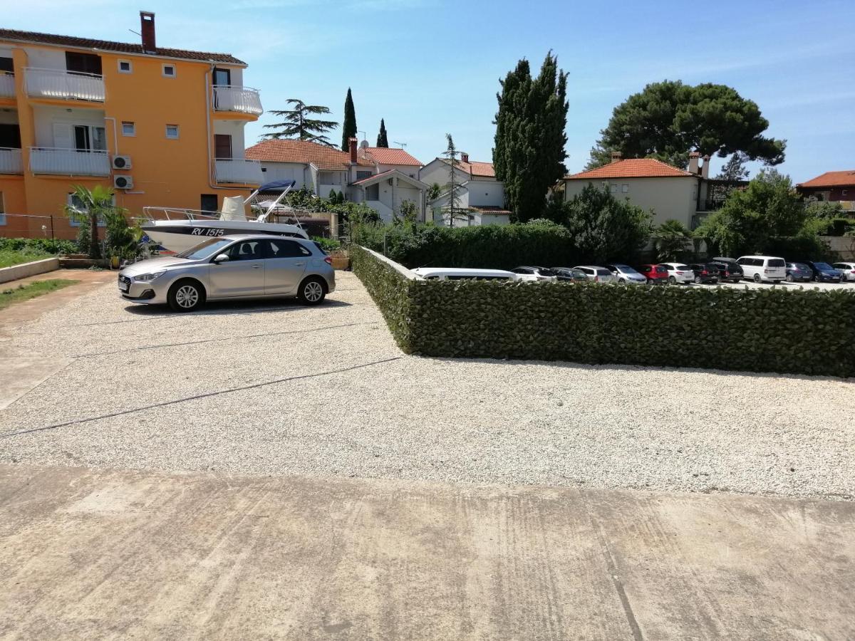 Viktor Rooms And Apartments Rovigno Esterno foto