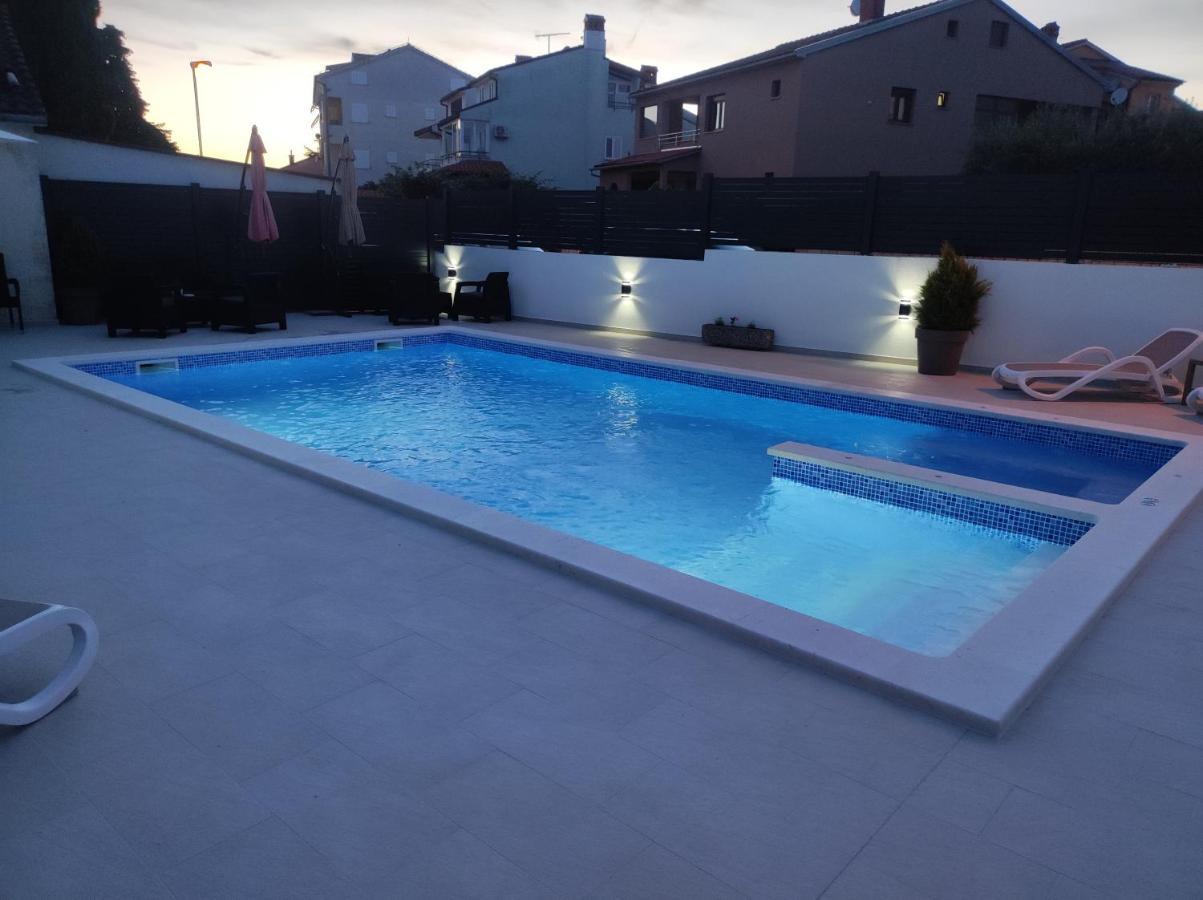 Viktor Rooms And Apartments Rovigno Esterno foto