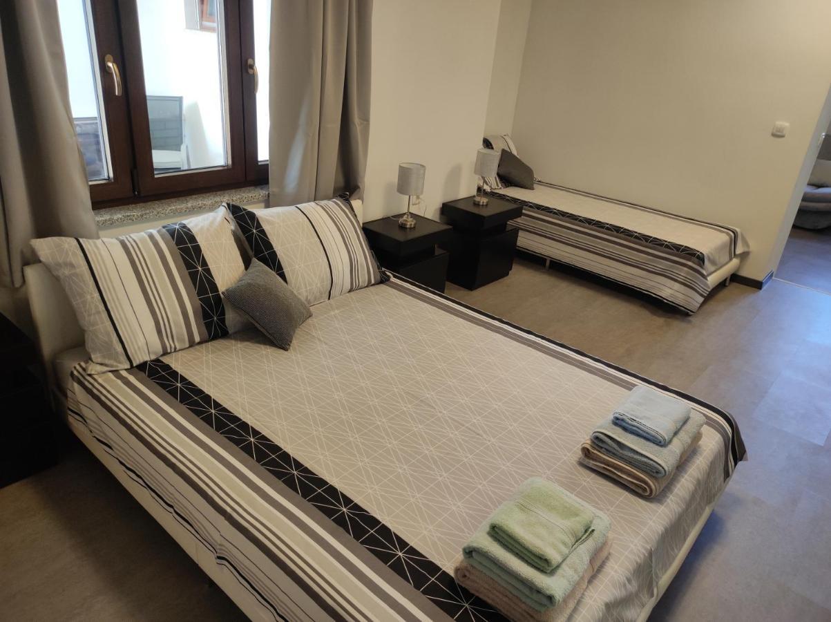 Viktor Rooms And Apartments Rovigno Esterno foto