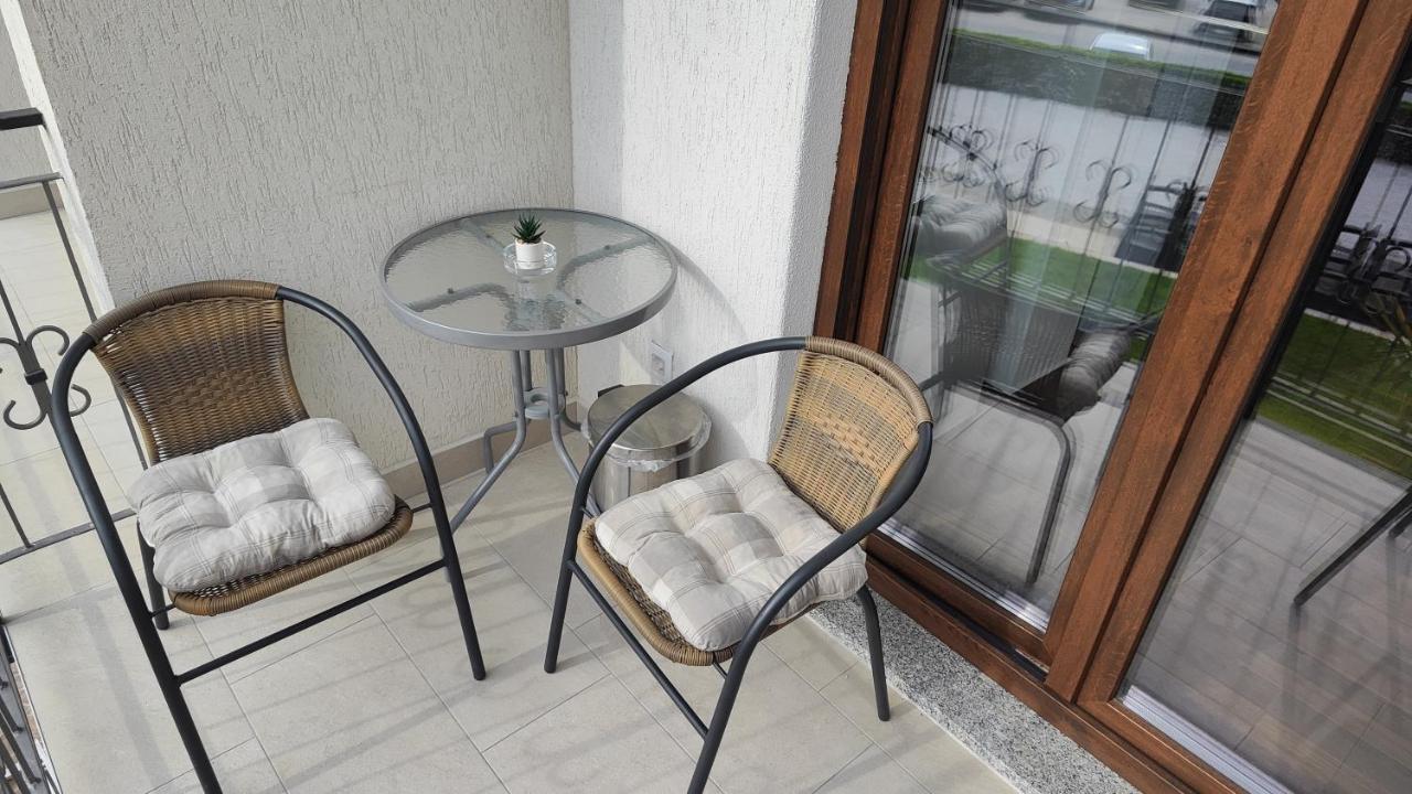Viktor Rooms And Apartments Rovigno Esterno foto