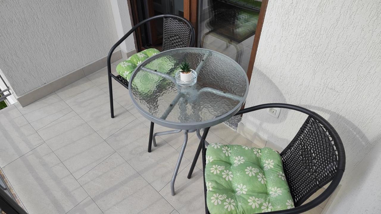 Viktor Rooms And Apartments Rovigno Esterno foto