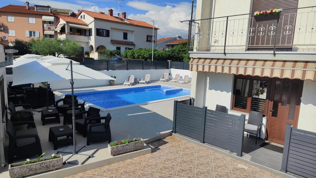 Viktor Rooms And Apartments Rovigno Esterno foto